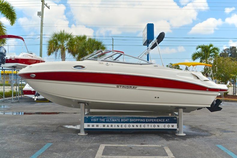 Thumbnail 4 for New 2013 Stingray 215 LR Bowrider boat for sale in West Palm Beach, FL