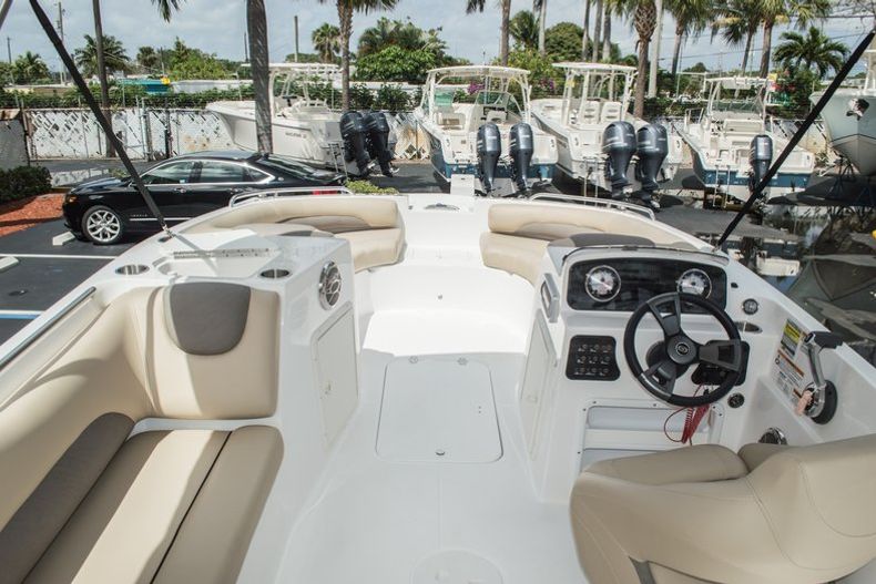Thumbnail 14 for New 2015 Hurricane SunDeck Sport SS 188 OB boat for sale in West Palm Beach, FL