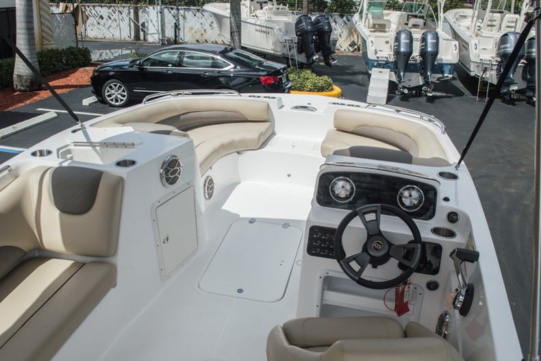 Thumbnail 12 for New 2015 Hurricane SunDeck Sport SS 188 OB boat for sale in West Palm Beach, FL