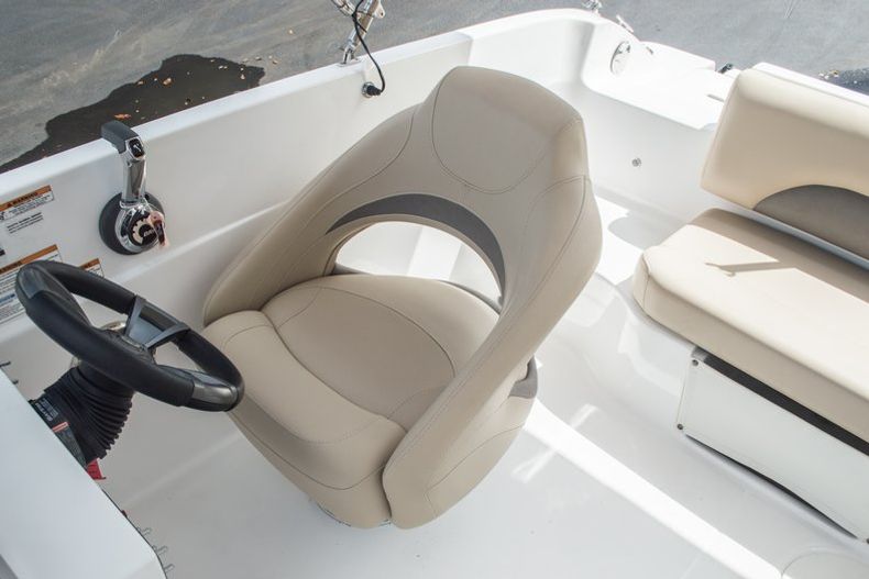 Thumbnail 27 for New 2015 Hurricane SunDeck Sport SS 188 OB boat for sale in West Palm Beach, FL