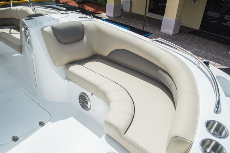 Thumbnail 34 for New 2015 Hurricane SunDeck Sport SS 188 OB boat for sale in West Palm Beach, FL