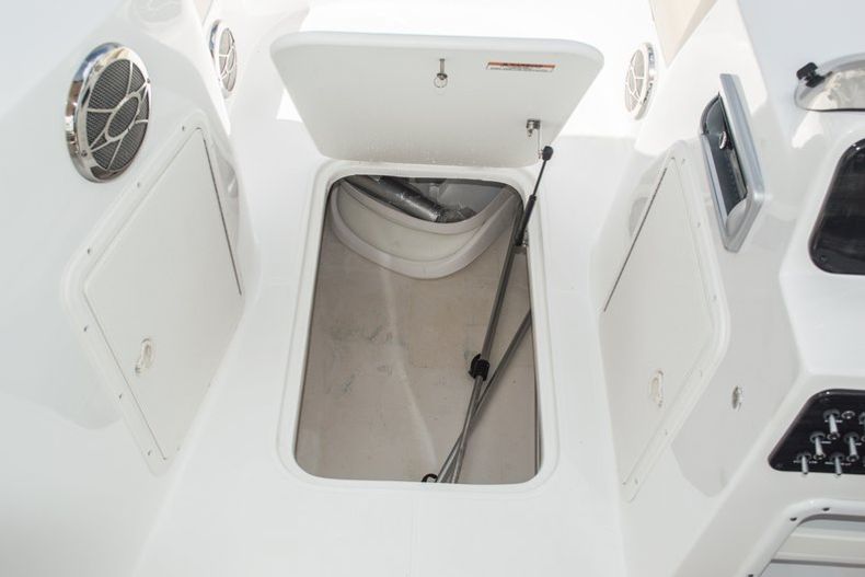 Thumbnail 32 for New 2015 Hurricane SunDeck Sport SS 188 OB boat for sale in West Palm Beach, FL