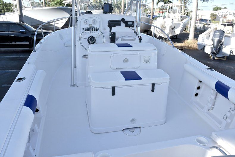 Thumbnail 9 for Used 2006 Pro-Line 21 Sport boat for sale in West Palm Beach, FL