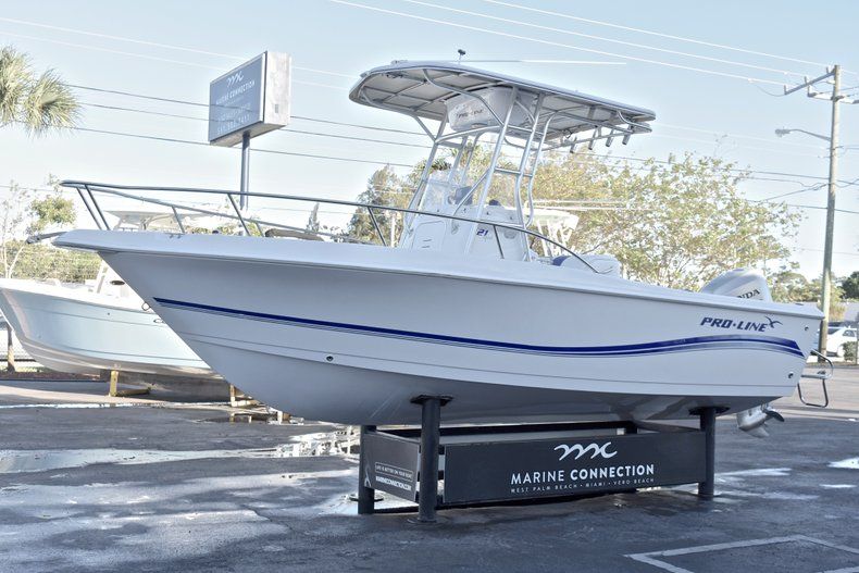 Thumbnail 3 for Used 2006 Pro-Line 21 Sport boat for sale in West Palm Beach, FL