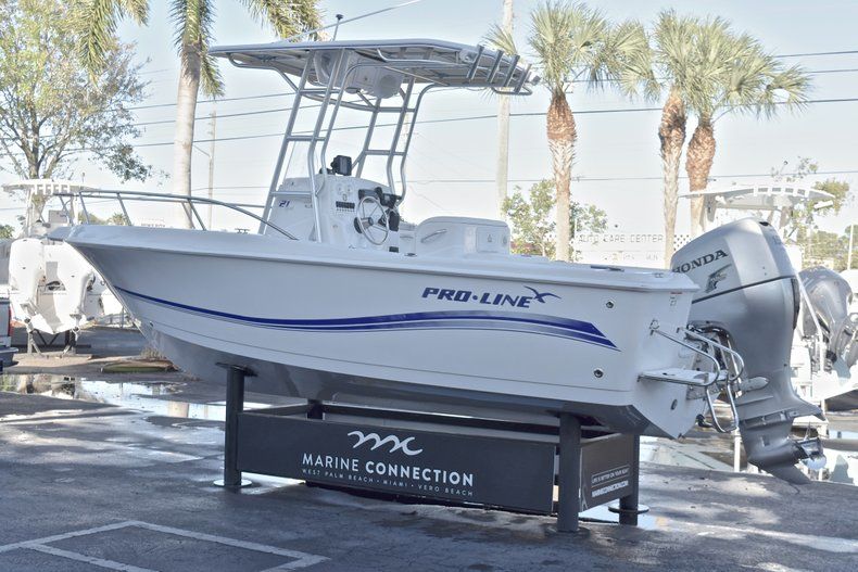 Thumbnail 5 for Used 2006 Pro-Line 21 Sport boat for sale in West Palm Beach, FL