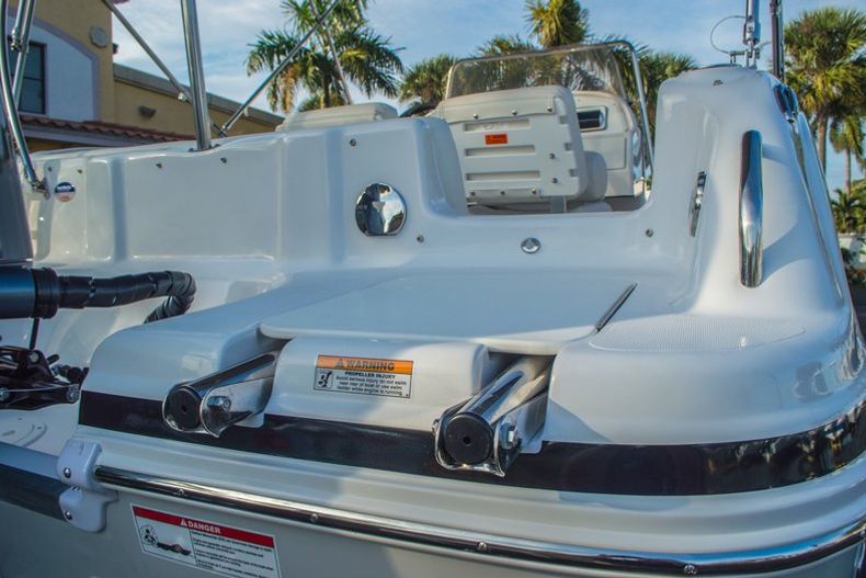 Thumbnail 8 for New 2016 Hurricane CC211 Center Consle boat for sale in West Palm Beach, FL