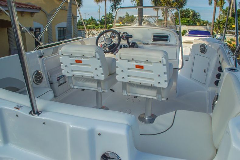Thumbnail 10 for New 2016 Hurricane CC211 Center Consle boat for sale in West Palm Beach, FL