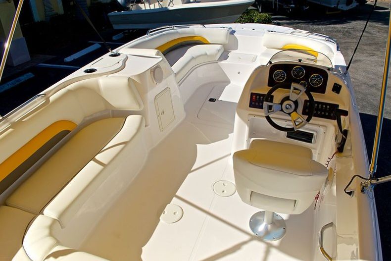 Thumbnail 21 for New 2013 Hurricane SunDeck Sport SS 188 OB boat for sale in West Palm Beach, FL