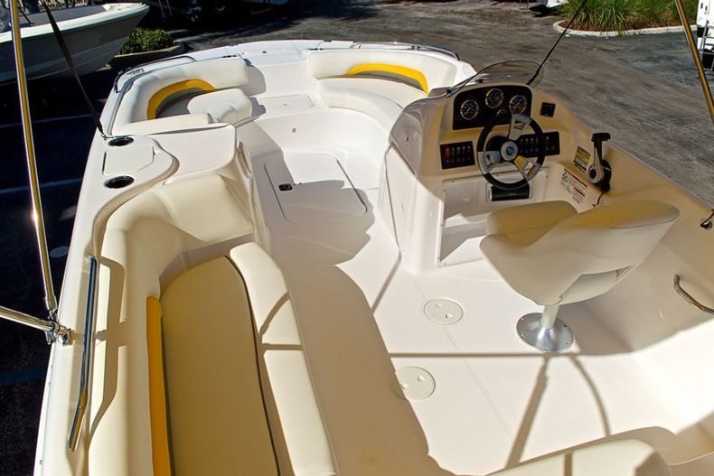 Thumbnail 26 for New 2013 Hurricane SunDeck Sport SS 188 OB boat for sale in West Palm Beach, FL