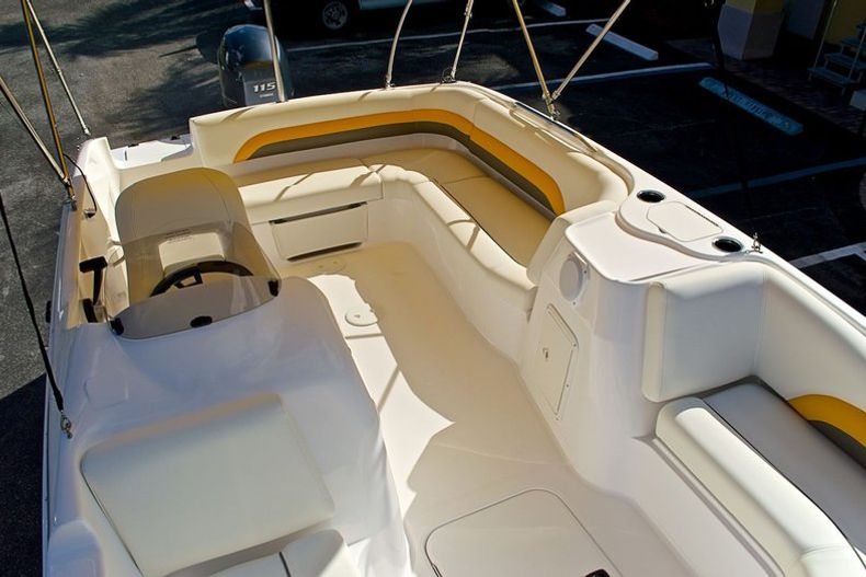 Thumbnail 47 for New 2013 Hurricane SunDeck Sport SS 188 OB boat for sale in West Palm Beach, FL