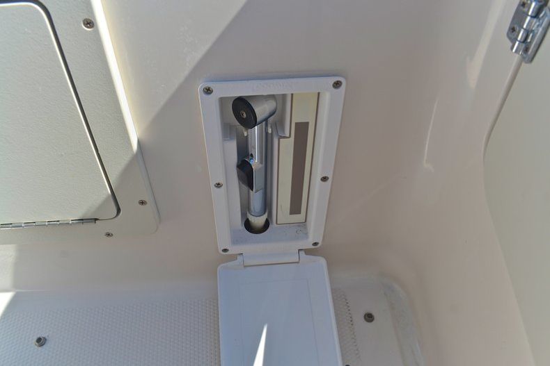 Thumbnail 28 for Used 2000 Tahoe 220 Deck Boat boat for sale in West Palm Beach, FL