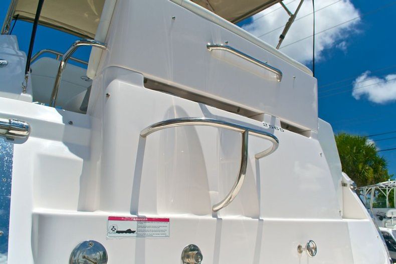Thumbnail 26 for Used 2009 Regal 2565 Window Express boat for sale in West Palm Beach, FL