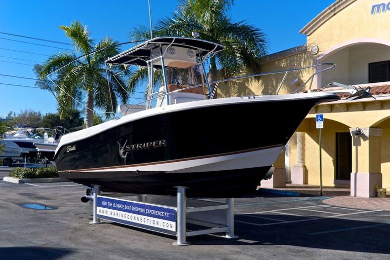 Thumbnail 1 for Used 2007 Seaswirl 2101 Striper Center Console boat for sale in West Palm Beach, FL