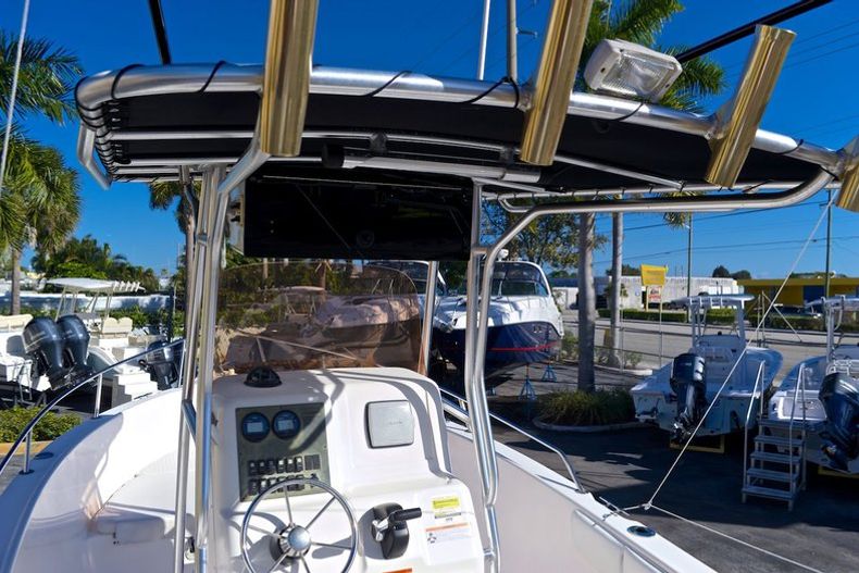 Thumbnail 34 for Used 2007 Seaswirl 2101 Striper Center Console boat for sale in West Palm Beach, FL