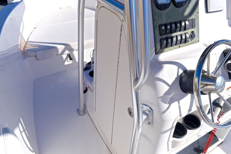 Thumbnail 59 for Used 2007 Seaswirl 2101 Striper Center Console boat for sale in West Palm Beach, FL