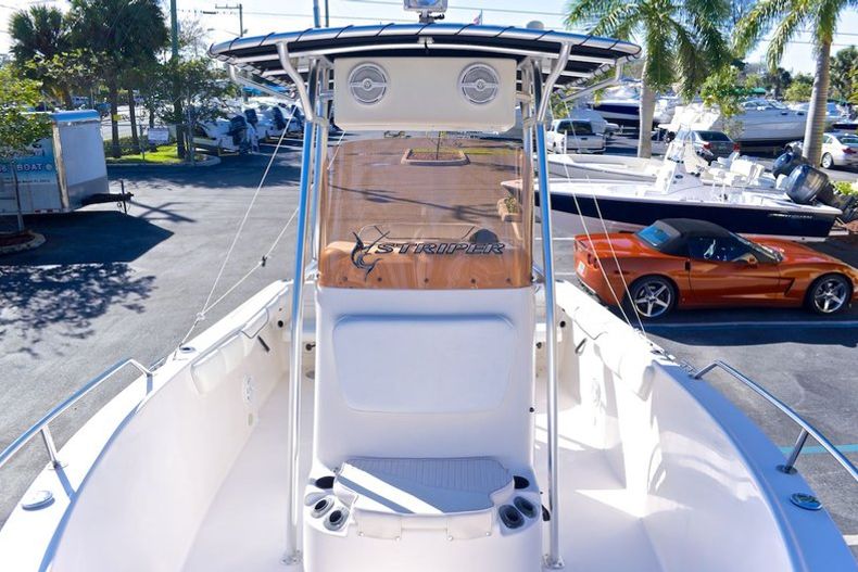 Thumbnail 72 for Used 2007 Seaswirl 2101 Striper Center Console boat for sale in West Palm Beach, FL