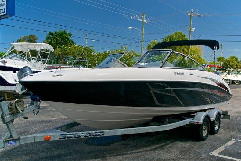 Thumbnail 11 for Used 2005 Yamaha SX 230 Twin Engine boat for sale in West Palm Beach, FL