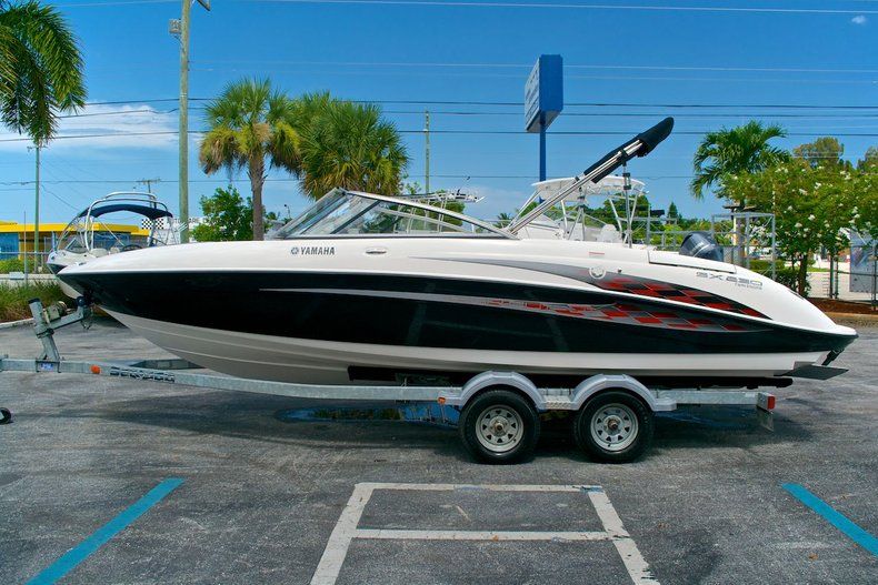 Thumbnail 12 for Used 2005 Yamaha SX 230 Twin Engine boat for sale in West Palm Beach, FL
