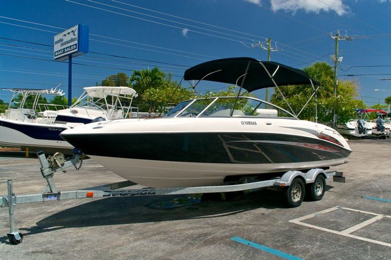 Thumbnail 3 for Used 2005 Yamaha SX 230 Twin Engine boat for sale in West Palm Beach, FL