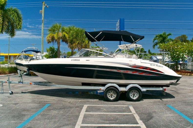 Thumbnail 4 for Used 2005 Yamaha SX 230 Twin Engine boat for sale in West Palm Beach, FL