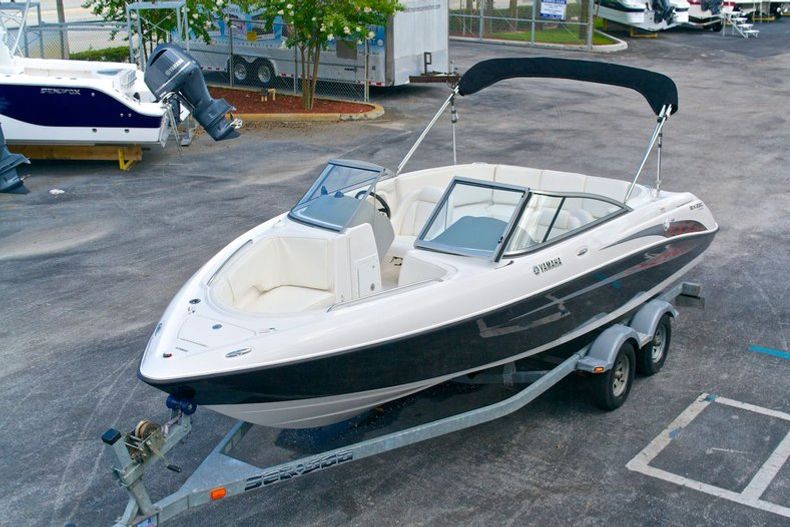 Thumbnail 88 for Used 2005 Yamaha SX 230 Twin Engine boat for sale in West Palm Beach, FL