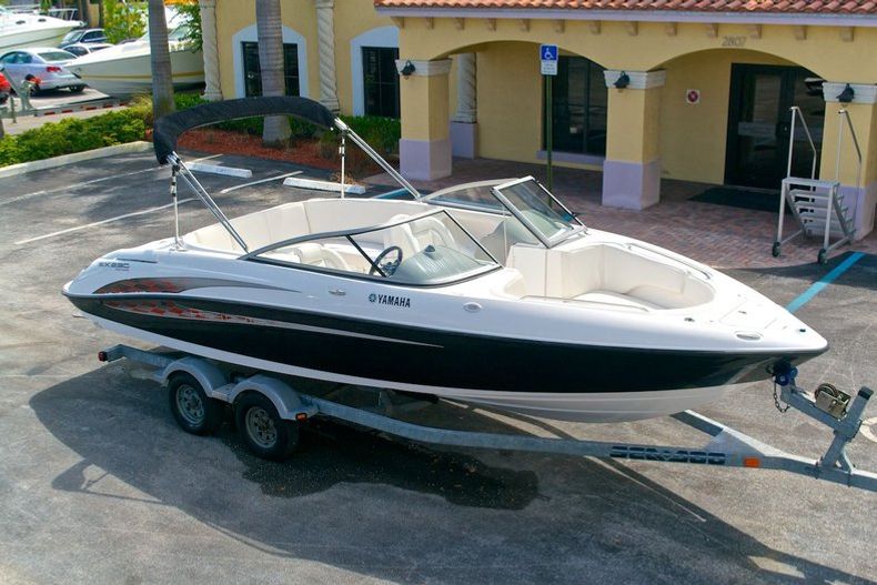 Thumbnail 86 for Used 2005 Yamaha SX 230 Twin Engine boat for sale in West Palm Beach, FL