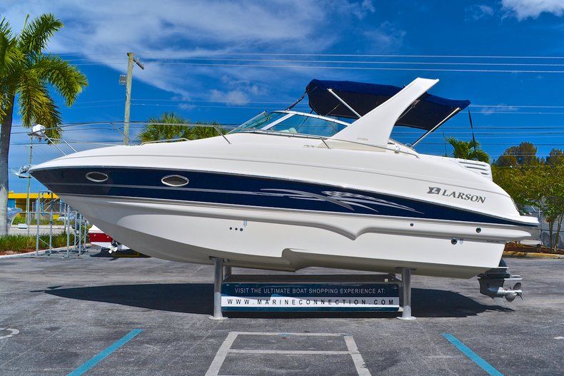 Thumbnail 13 for Used 2007 Larson 274 Cabrio Cruiser boat for sale in West Palm Beach, FL