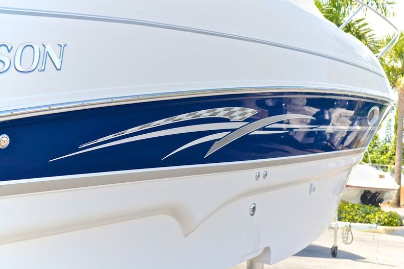 Thumbnail 18 for Used 2007 Larson 274 Cabrio Cruiser boat for sale in West Palm Beach, FL