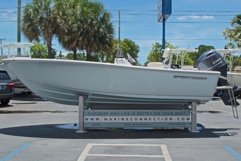 Thumbnail 4 for New 2017 Sportsman 19 Island Reef boat for sale in West Palm Beach, FL