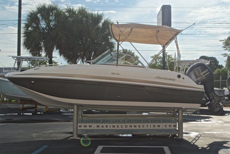 Thumbnail 4 for New 2017 Hurricane SunDeck SD 187 OB boat for sale in West Palm Beach, FL