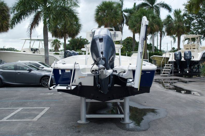 Thumbnail 6 for Used 2010 NauticStar NauticBay 2110 Bay Boat boat for sale in West Palm Beach, FL