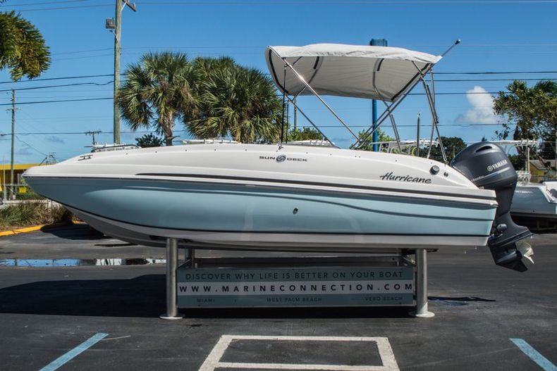 Thumbnail 4 for New 2016 Hurricane SunDeck Sport SS 188 OB boat for sale in Vero Beach, FL