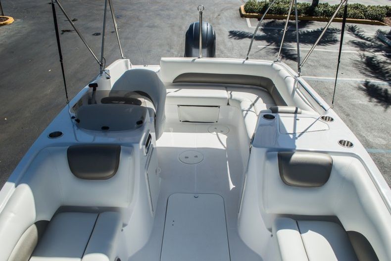 Thumbnail 28 for New 2016 Hurricane SunDeck Sport SS 188 OB boat for sale in Vero Beach, FL
