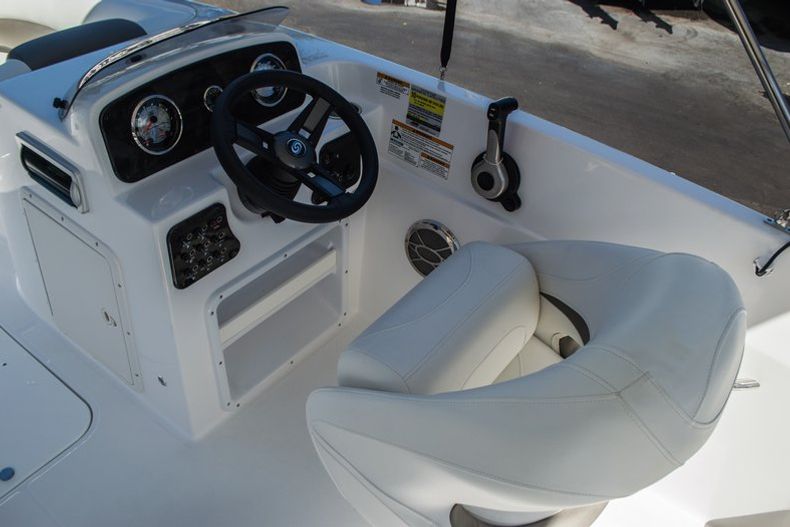 Thumbnail 34 for New 2016 Hurricane SunDeck Sport SS 188 OB boat for sale in Vero Beach, FL