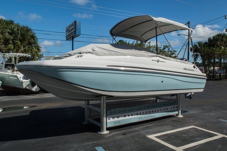Thumbnail 11 for New 2016 Hurricane SunDeck Sport SS 188 OB boat for sale in Vero Beach, FL
