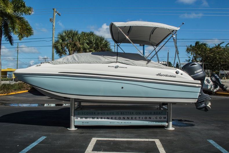 Thumbnail 12 for New 2016 Hurricane SunDeck Sport SS 188 OB boat for sale in Vero Beach, FL