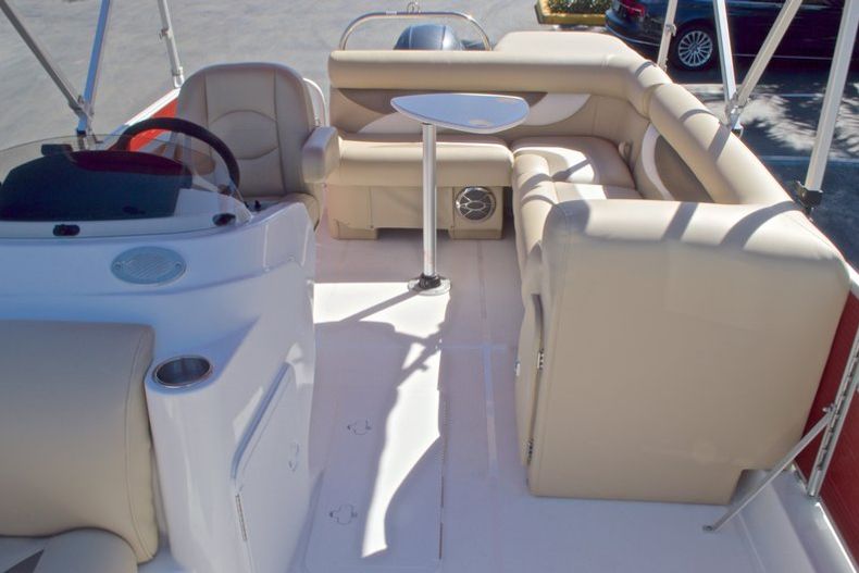 Thumbnail 20 for New 2016 Hurricane Fundeck FD 196 OB boat for sale in Vero Beach, FL
