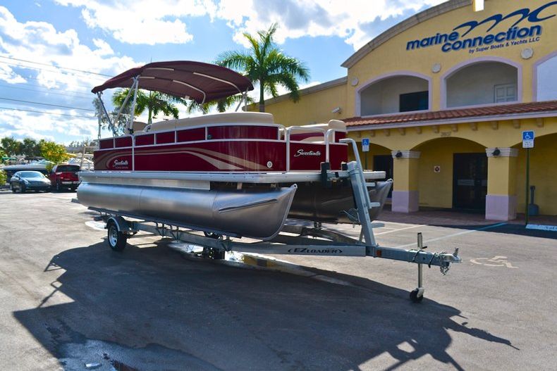 Thumbnail 1 for New 2013 Sweetwater 2286 Cruise 3 Gate boat for sale in West Palm Beach, FL