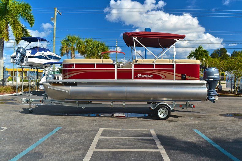 Thumbnail 4 for New 2013 Sweetwater 2286 Cruise 3 Gate boat for sale in West Palm Beach, FL