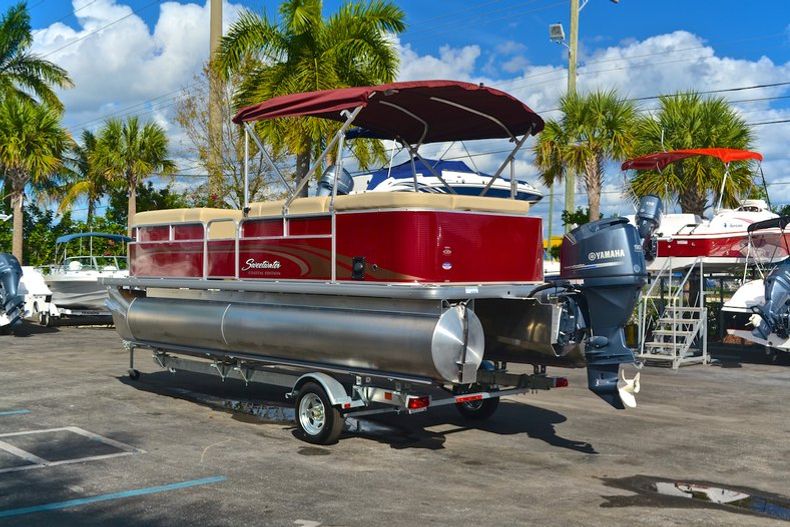 Thumbnail 5 for New 2013 Sweetwater 2286 Cruise 3 Gate boat for sale in West Palm Beach, FL
