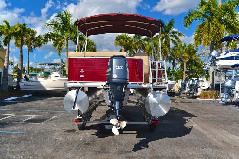 Thumbnail 6 for New 2013 Sweetwater 2286 Cruise 3 Gate boat for sale in West Palm Beach, FL