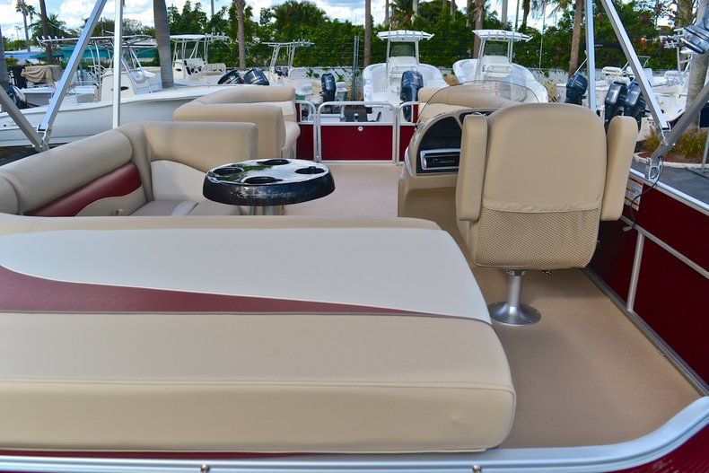 Thumbnail 22 for New 2013 Sweetwater 2286 Cruise 3 Gate boat for sale in West Palm Beach, FL