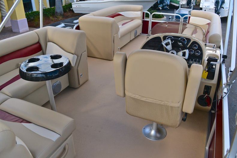 Thumbnail 23 for New 2013 Sweetwater 2286 Cruise 3 Gate boat for sale in West Palm Beach, FL