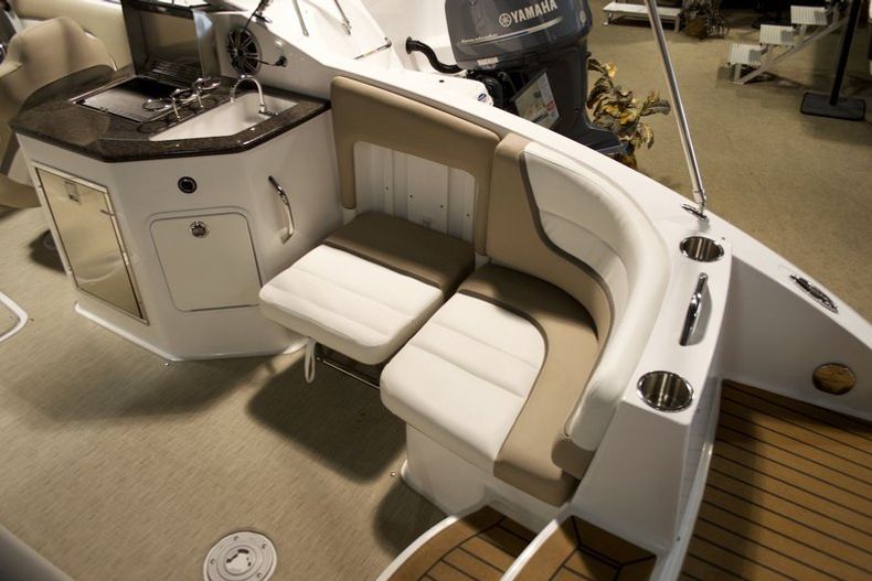 Thumbnail 6 for New 2014 Hurricane SunDeck SD 2690 OB boat for sale in West Palm Beach, FL