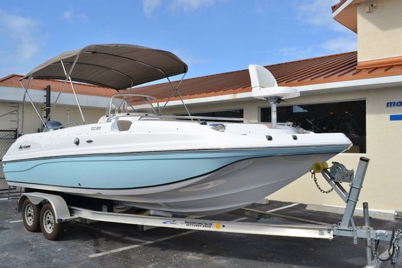 Thumbnail 1 for New 2016 Hurricane SunDeck Sport SS 211 OB boat for sale in West Palm Beach, FL