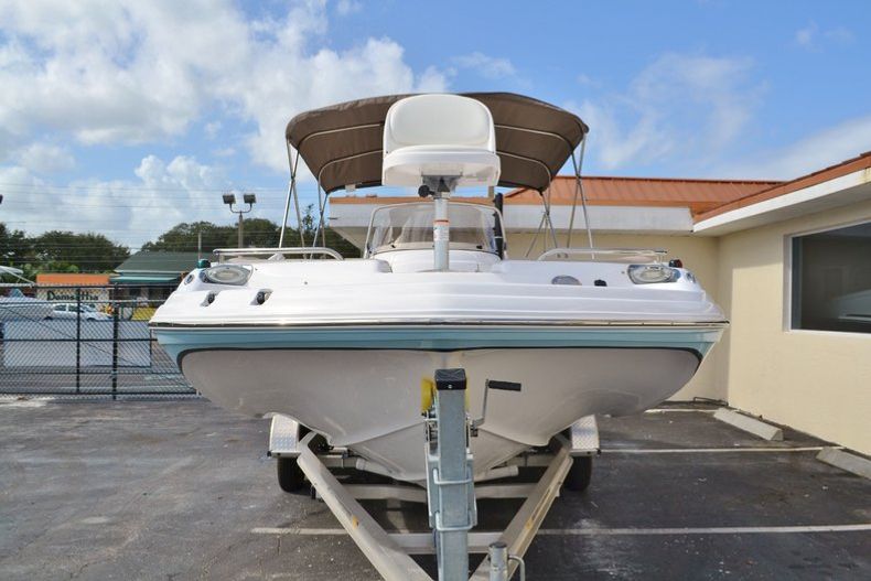 Thumbnail 2 for New 2016 Hurricane SunDeck Sport SS 211 OB boat for sale in West Palm Beach, FL