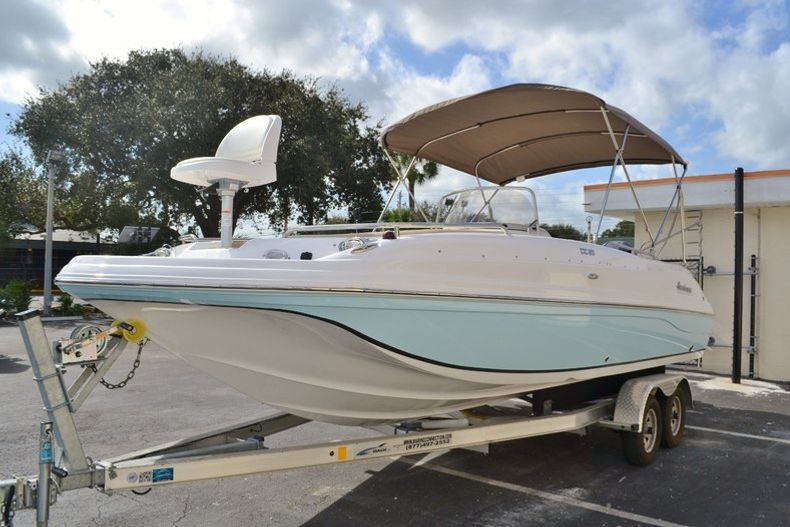 Thumbnail 3 for New 2016 Hurricane SunDeck Sport SS 211 OB boat for sale in West Palm Beach, FL