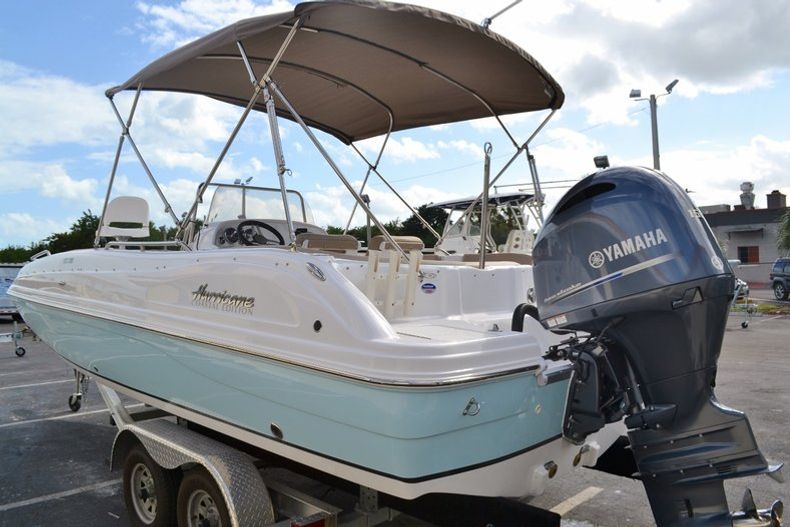 Thumbnail 4 for New 2016 Hurricane SunDeck Sport SS 211 OB boat for sale in West Palm Beach, FL