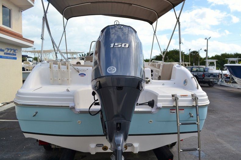 Thumbnail 5 for New 2016 Hurricane SunDeck Sport SS 211 OB boat for sale in West Palm Beach, FL
