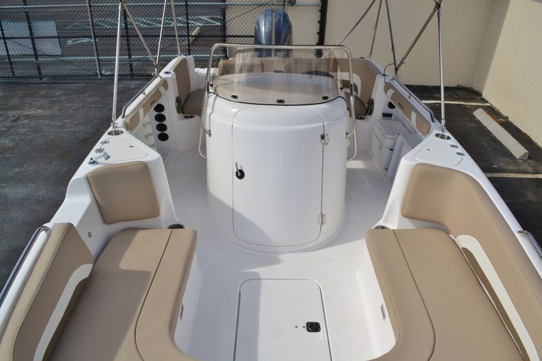 Thumbnail 12 for New 2016 Hurricane SunDeck Sport SS 211 OB boat for sale in West Palm Beach, FL